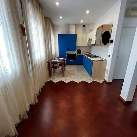 Piccolo Attico A Sottomarina Centro Apartment *